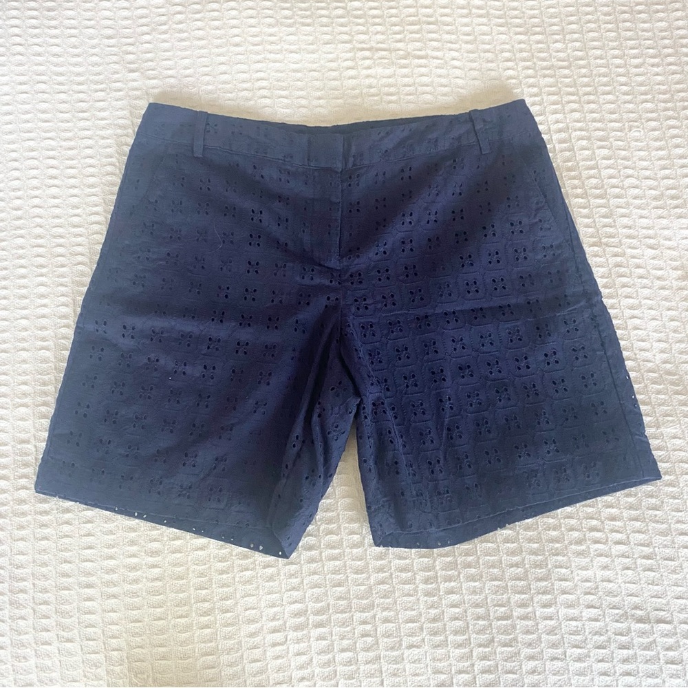 IZOD navy blue eyelet 7” inseam shorts size 6